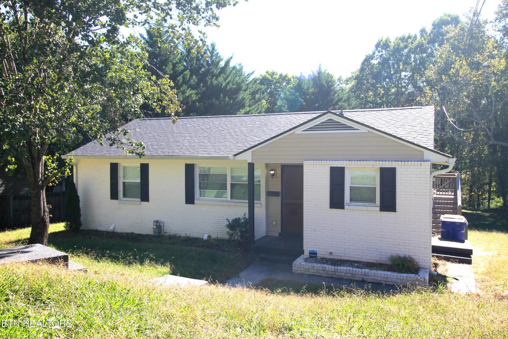Photo of 130 Andover Circle, Oak Ridge, TN 37830 (MLS # 1318652)