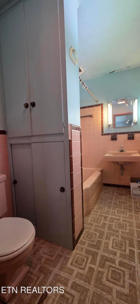 Tiny photo for 354 East Drive, Oak Ridge, TN 37830 (MLS # 1354976)