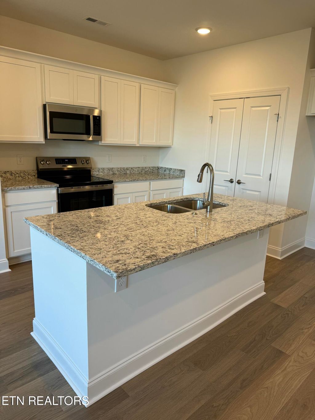 Photo of 1728 Bennett Village Drive, Maryville, TN 37804 (MLS # 1326969)