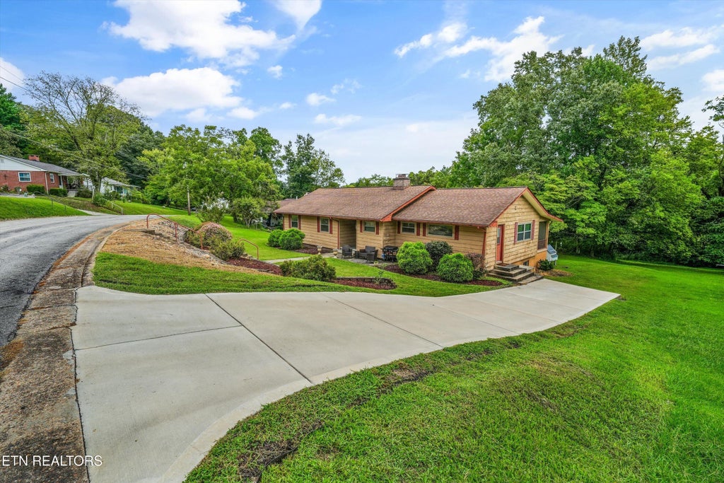 Photo of 109 Cahill Lane, Oak Ridge, TN 37830 (MLS # 1352782)