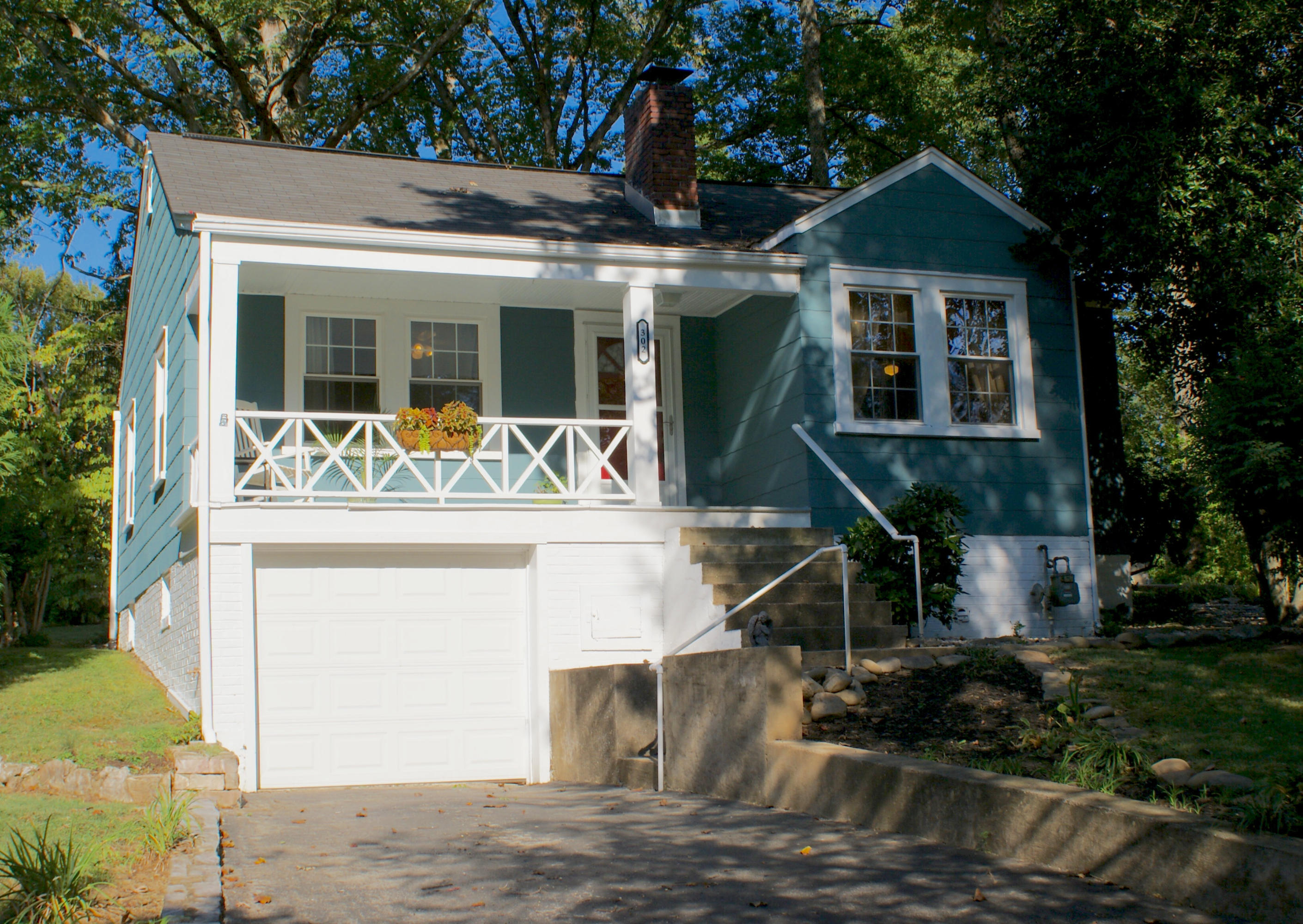 Photo 1 of 16 — 302 W Red Bud Rd, Knoxville, TN 37920