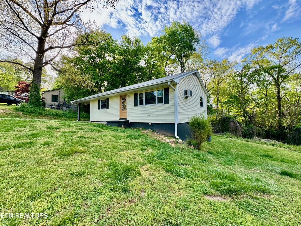 Photo of 3908 Underhill Lane, Knoxville, TN 37921 (MLS # 1338212)