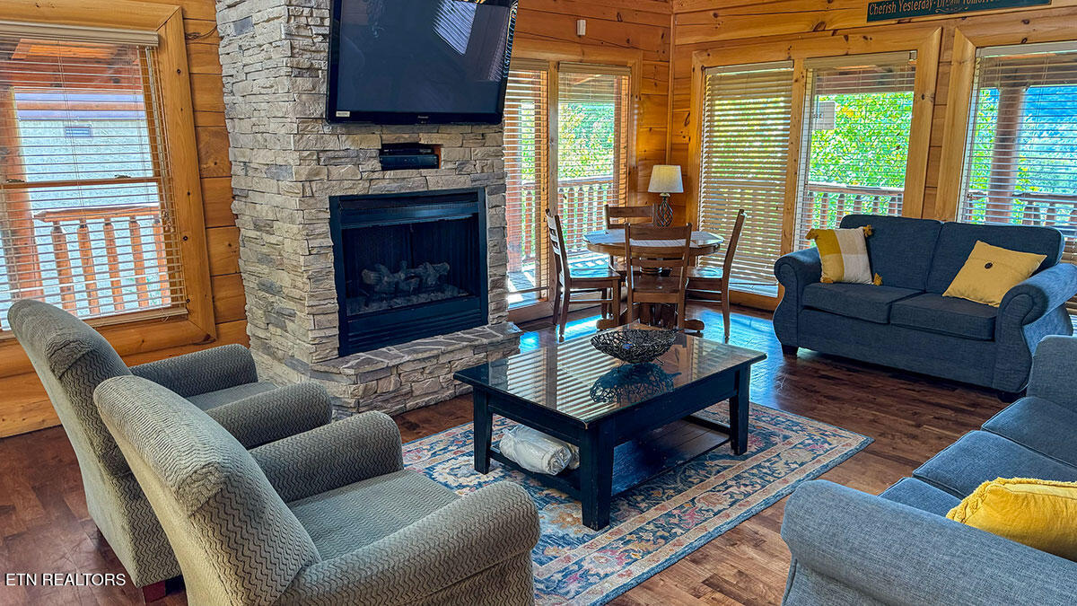 1352 Timberwolf Way