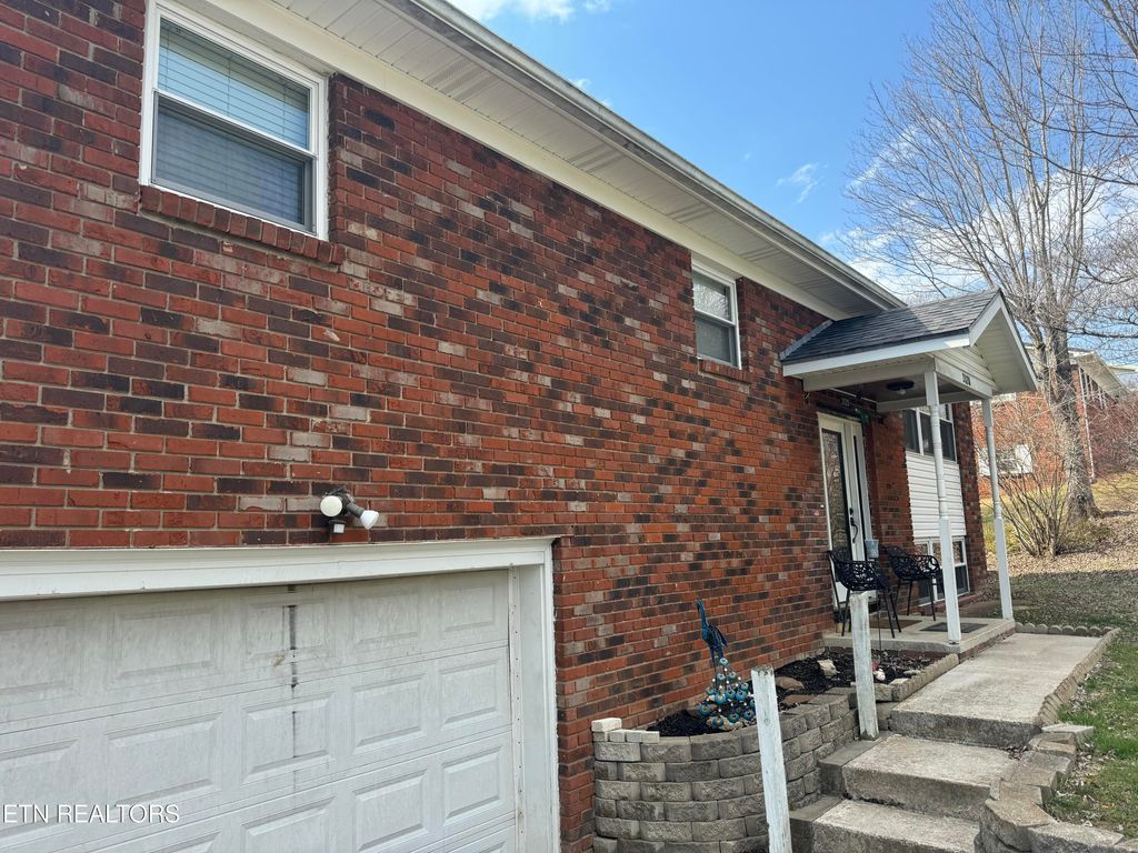 Photo of 2020 ROSE Drive, Tazewell, TN 37879 (MLS # 1254191)