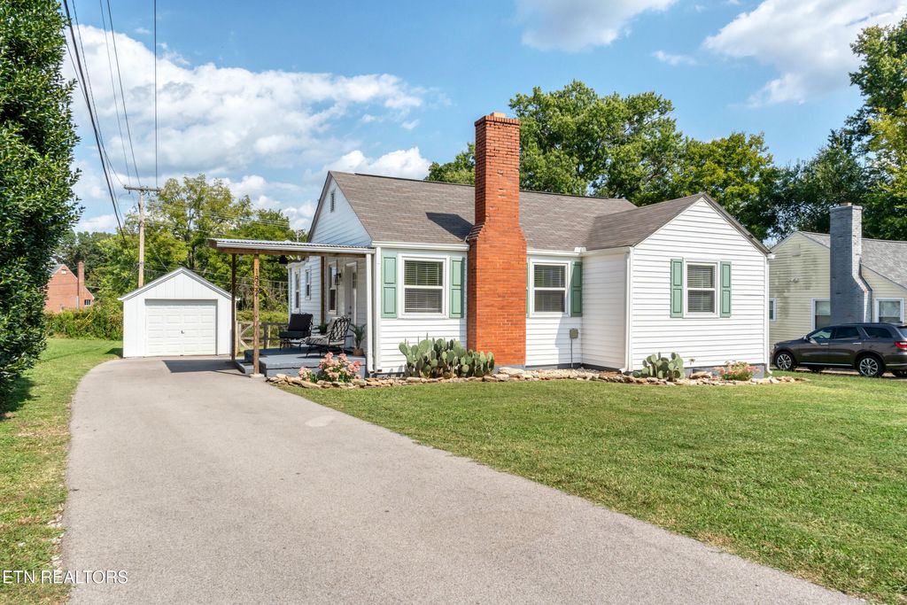 Photo of 1852 Kettering Rd, Alcoa, TN 37701 (MLS # 1315274)