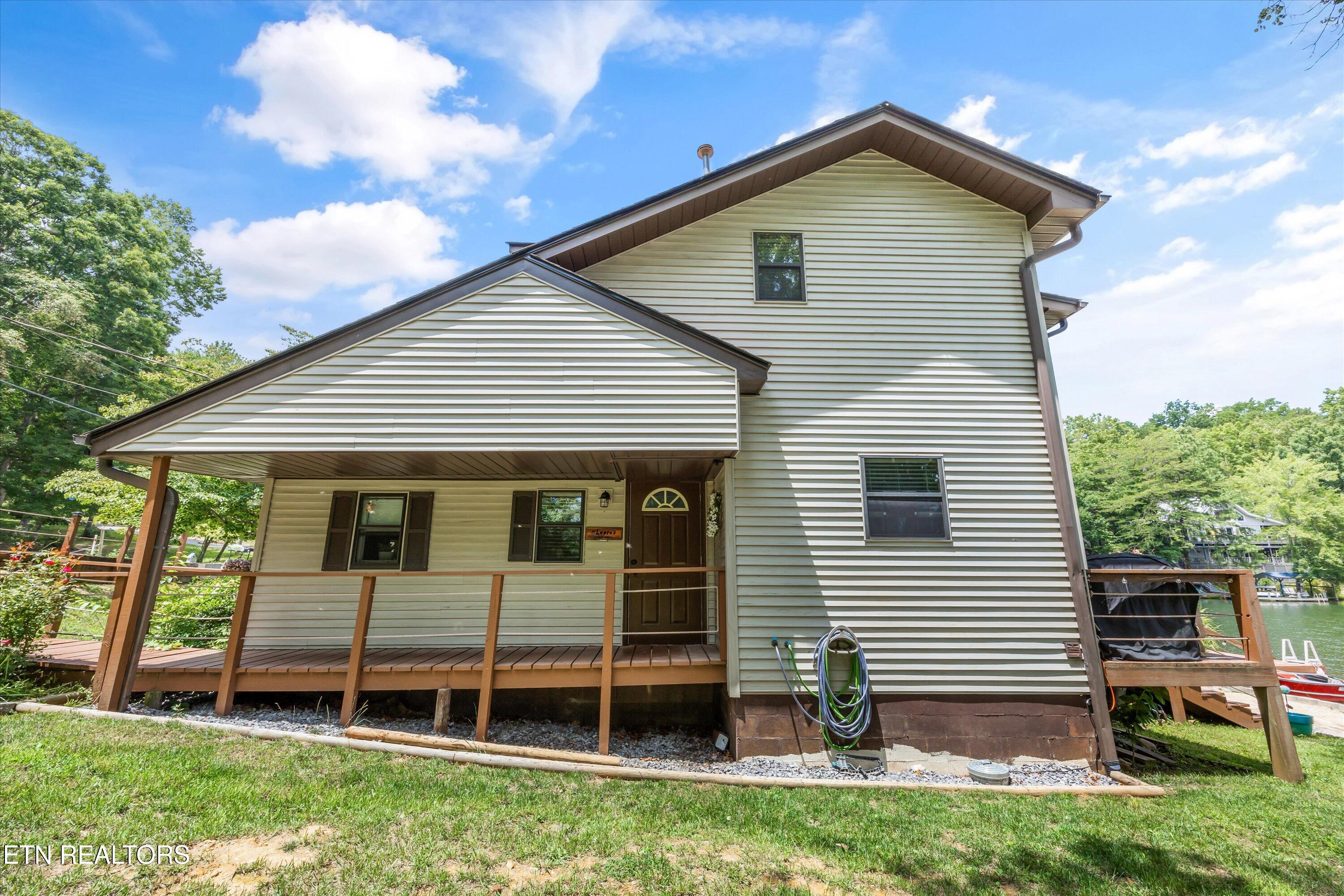 5805 Lakeshore Drive