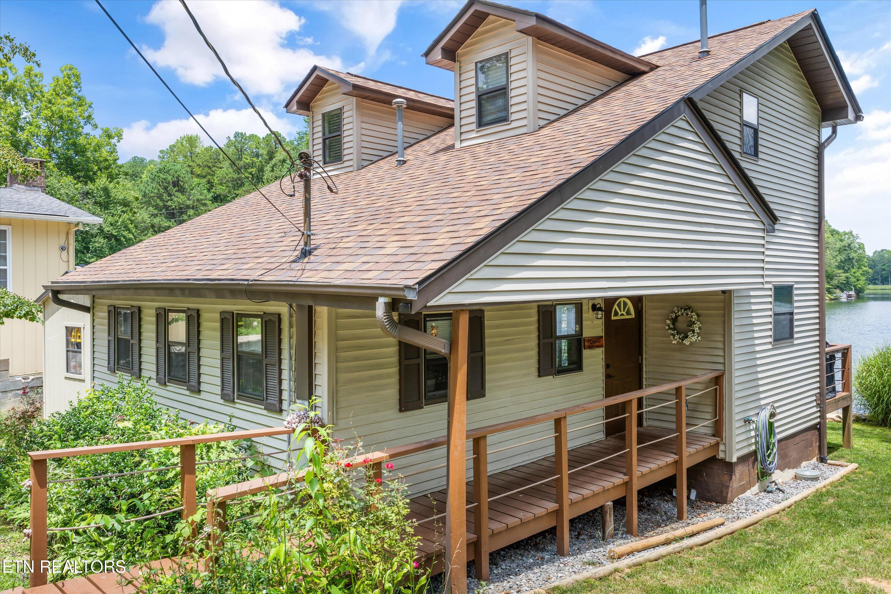 5805 Lakeshore Drive