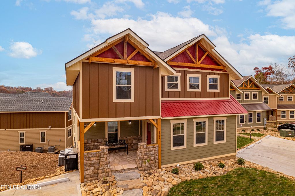 Photo of 1011 Potters Way, Gatlinburg, TN 37738 (MLS # 1319645)