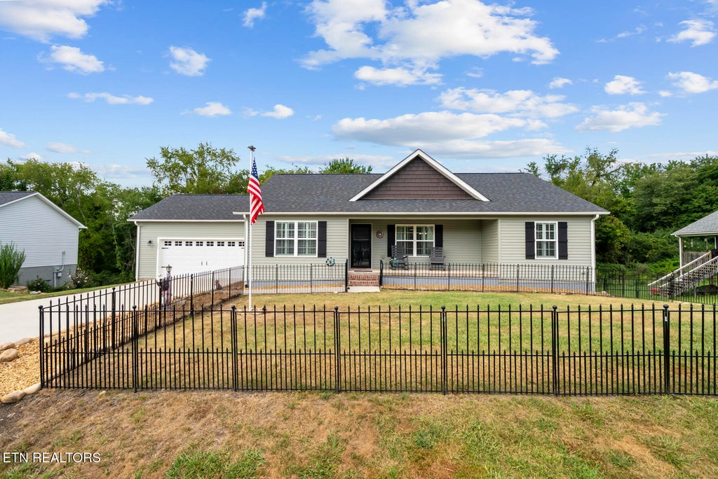 Photo of 282 Deerfield Rd, Crossville, TN 38555 (MLS # 1354739)