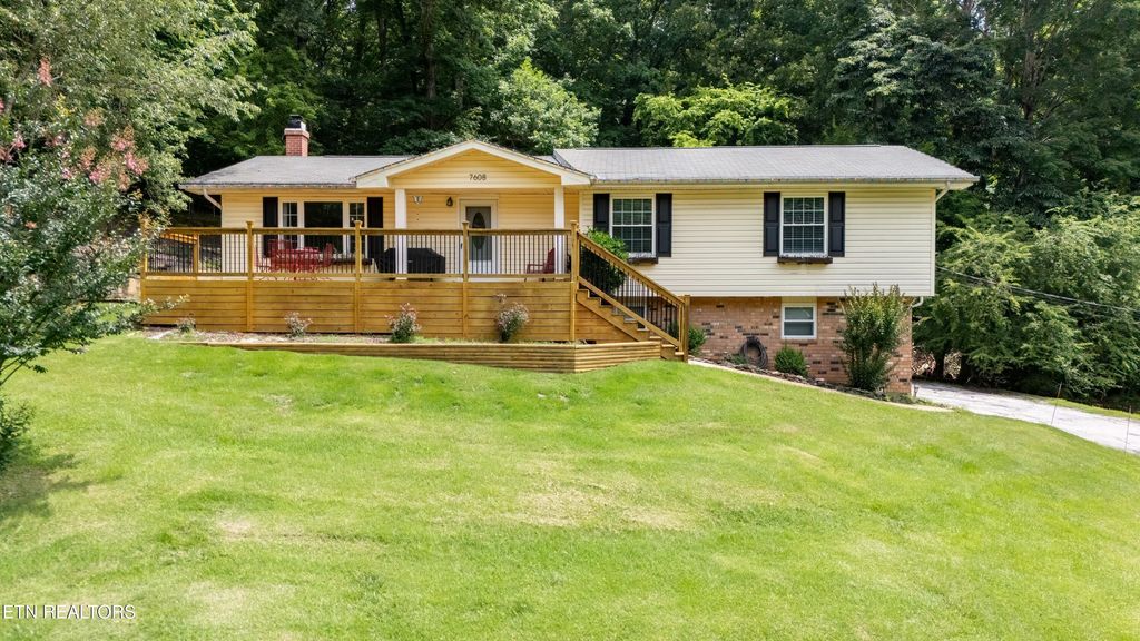 Photo of 7608 Ridge Bay Drive, Hixson, TN 37343 (MLS # 1343304)