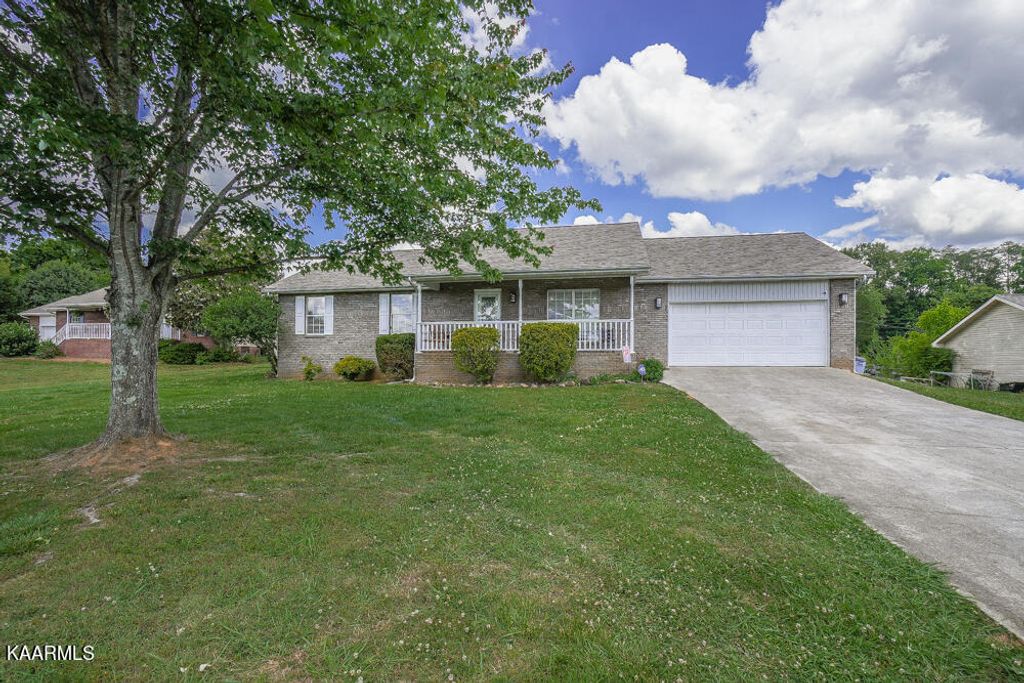 Photo of 120 Franklin Estates Lane, Greenback, TN 37742 (MLS # 1228732)