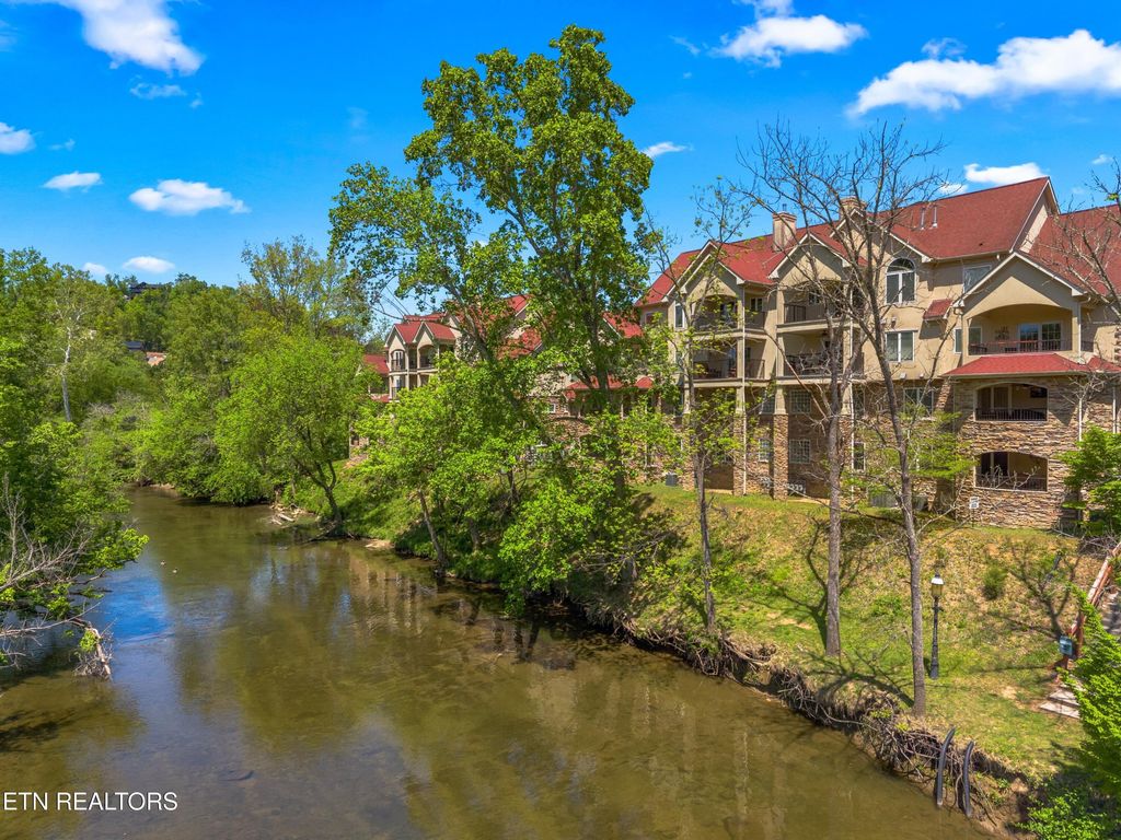 Photo of 601 River Place Way #B101, Sevierville, TN 37862 (MLS # 1338168)