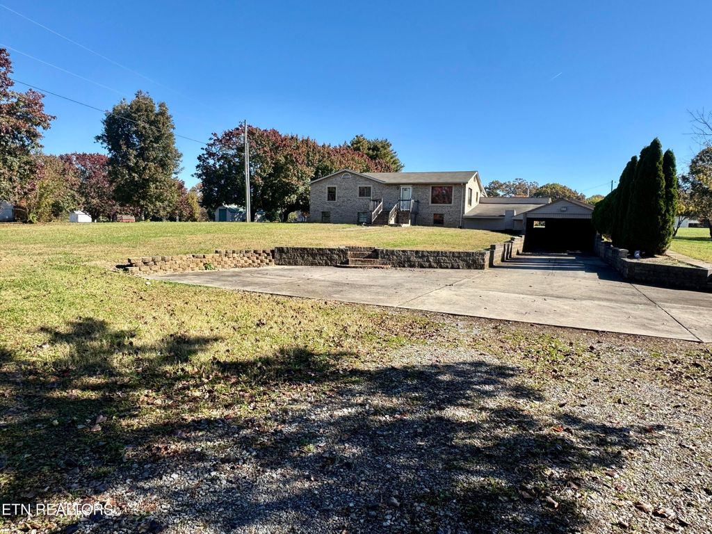 Photo of 1043 Patterson St, Madisonville, TN 37354 (MLS # 1321031)