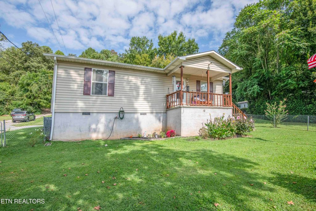 Photo of 227 S Wilder Ave, Rockwood, TN 37854 (MLS # 1314843)