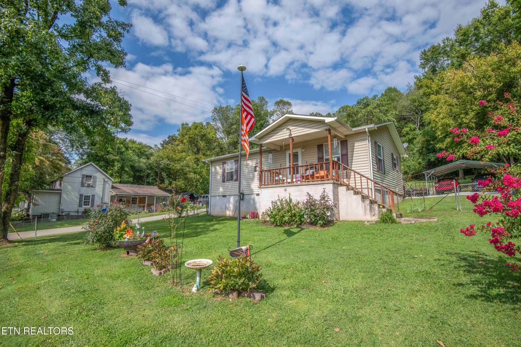 Photo of 227 S Wilder Ave, Rockwood, TN 37854 (MLS # 1314843)