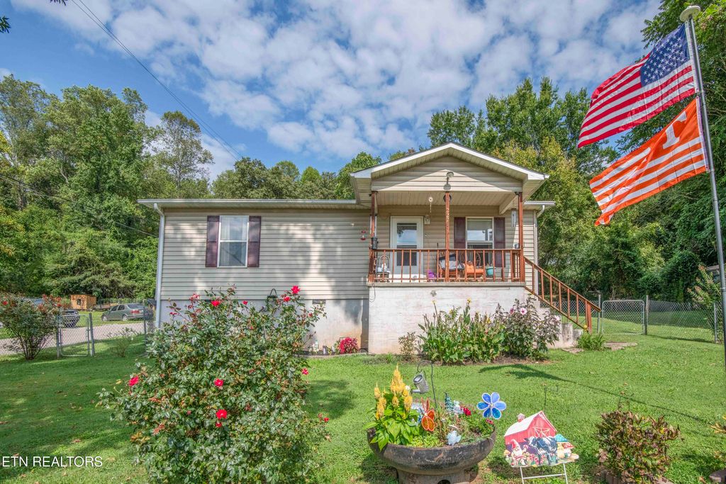 Photo of 227 S Wilder Ave, Rockwood, TN 37854 (MLS # 1314843)