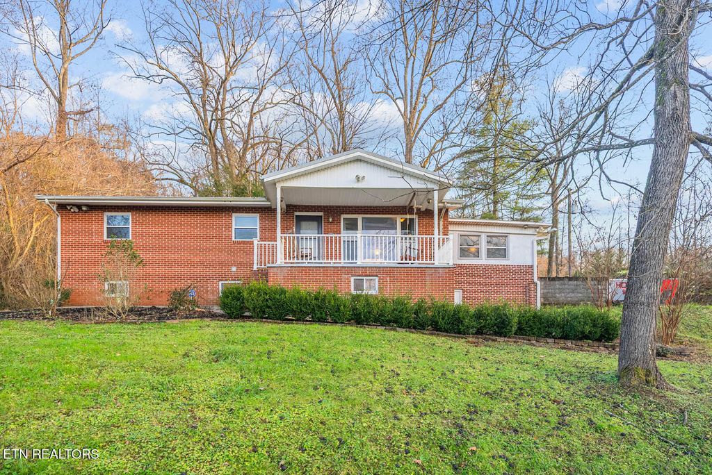 Photo of 111 Old Evacuation Lane, Oliver Springs, TN 37840 (MLS # 1324148)