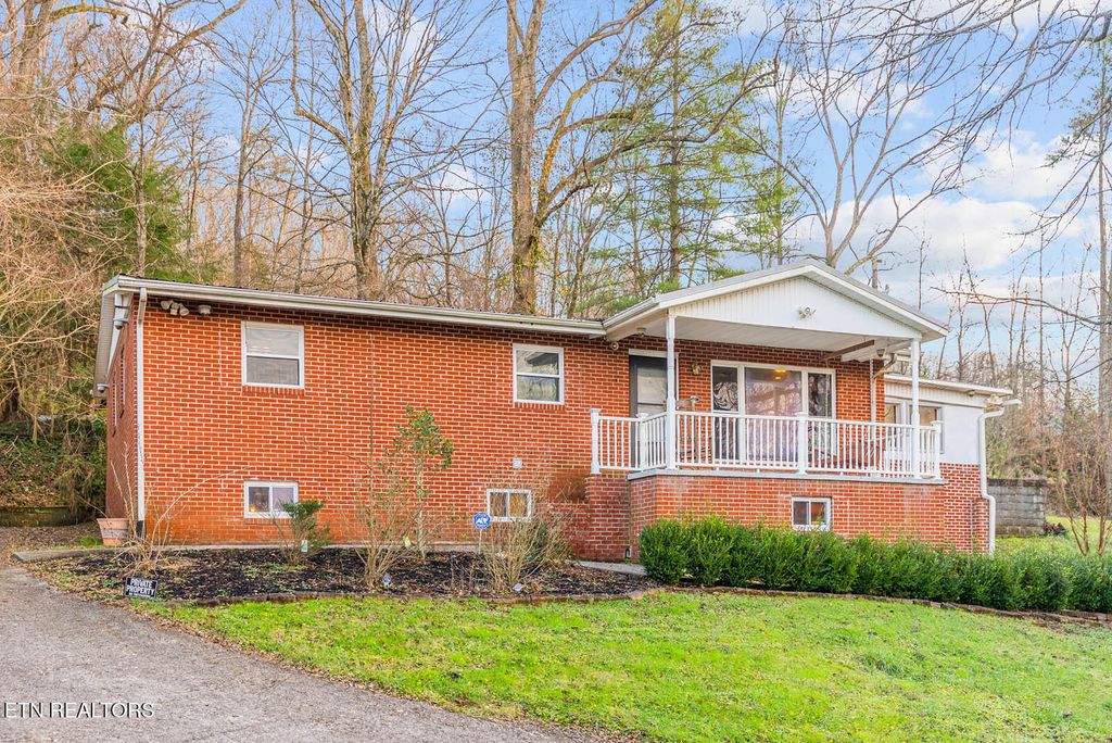 Photo of 111 Old Evacuation Lane, Oliver Springs, TN 37840 (MLS # 1324148)