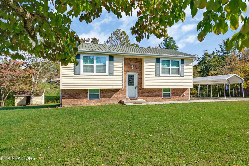 Photo of 141 Crestview Drive, Crossville, TN 38555 (MLS # 1317498)
