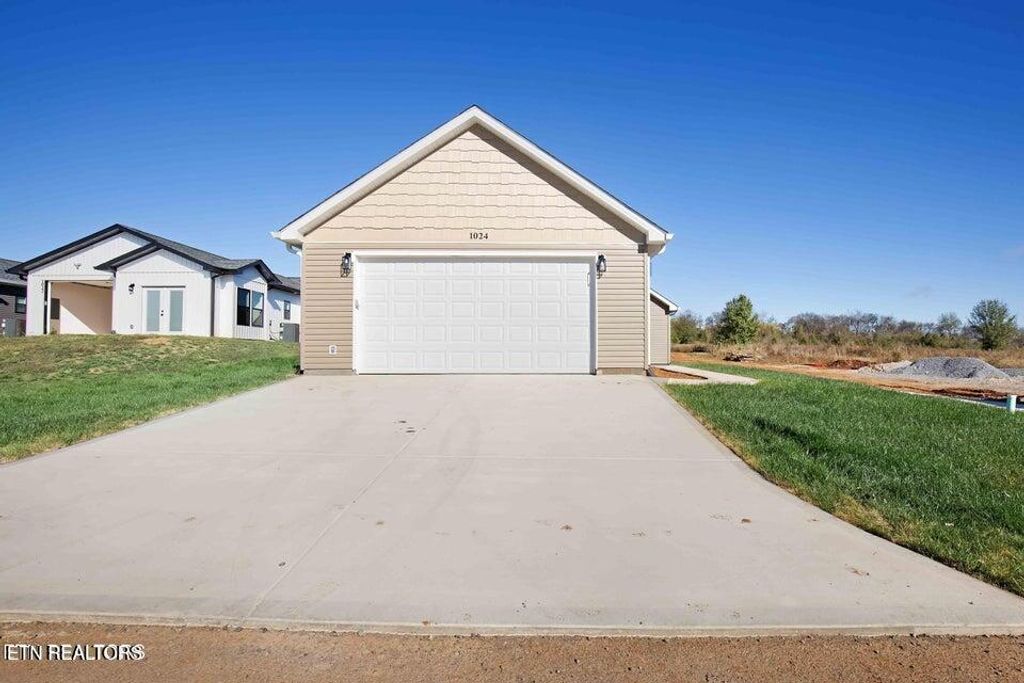 Photo of 1024 Wentford Ave, Sweetwater, TN 37874 (MLS # 1323938)