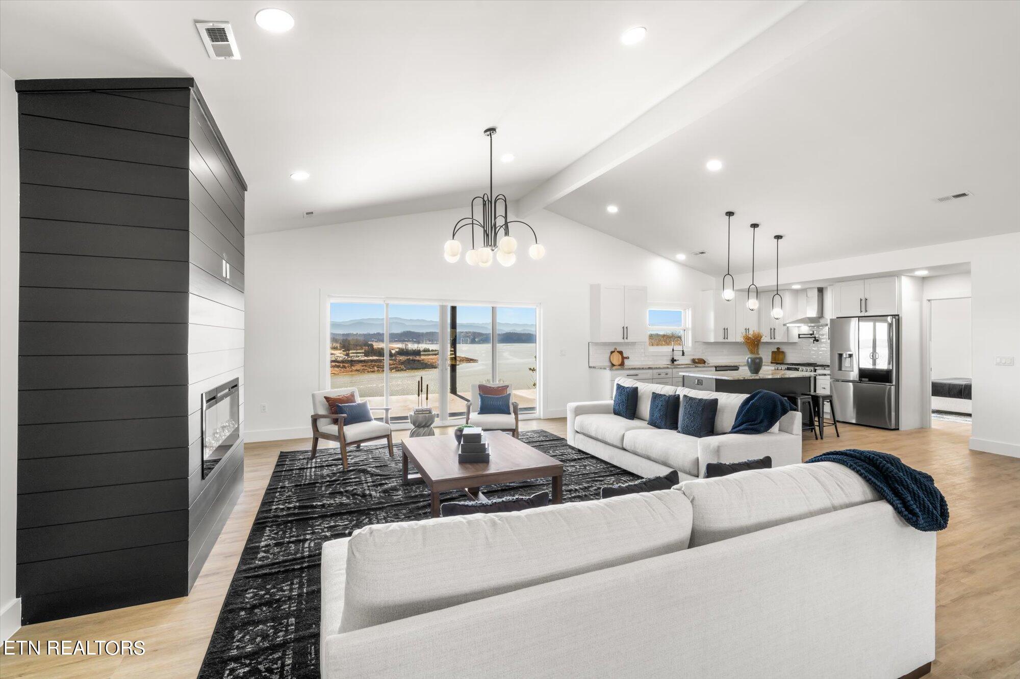 425 Hampton Way