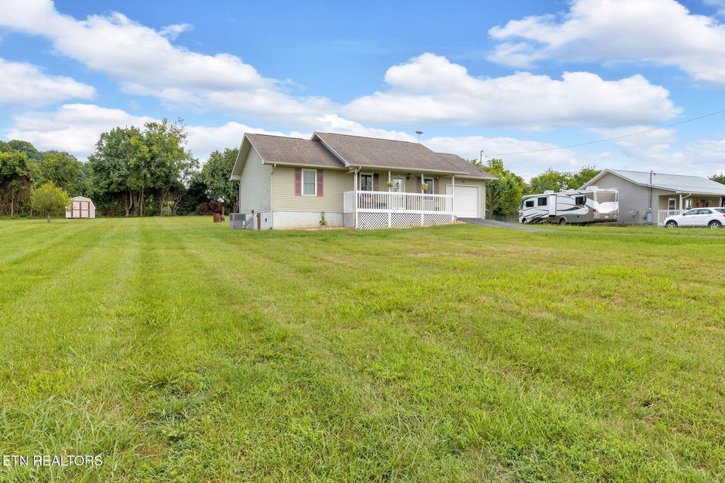 Photo of 661 Ross Drive, Dandridge, TN 37725 (MLS # 1311207)