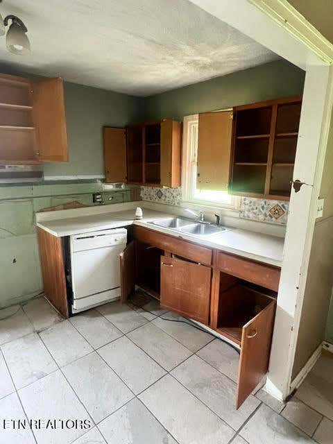 Tiny photo for 131 Howard Ave, Harriman, TN 37748 (MLS # 1350108)