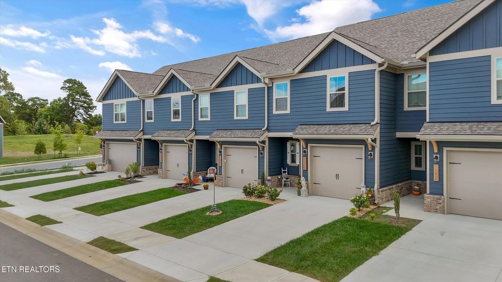 Photo of 1330 Mountain Quail Circle, Maryville, TN 37801 (MLS # 1328004)