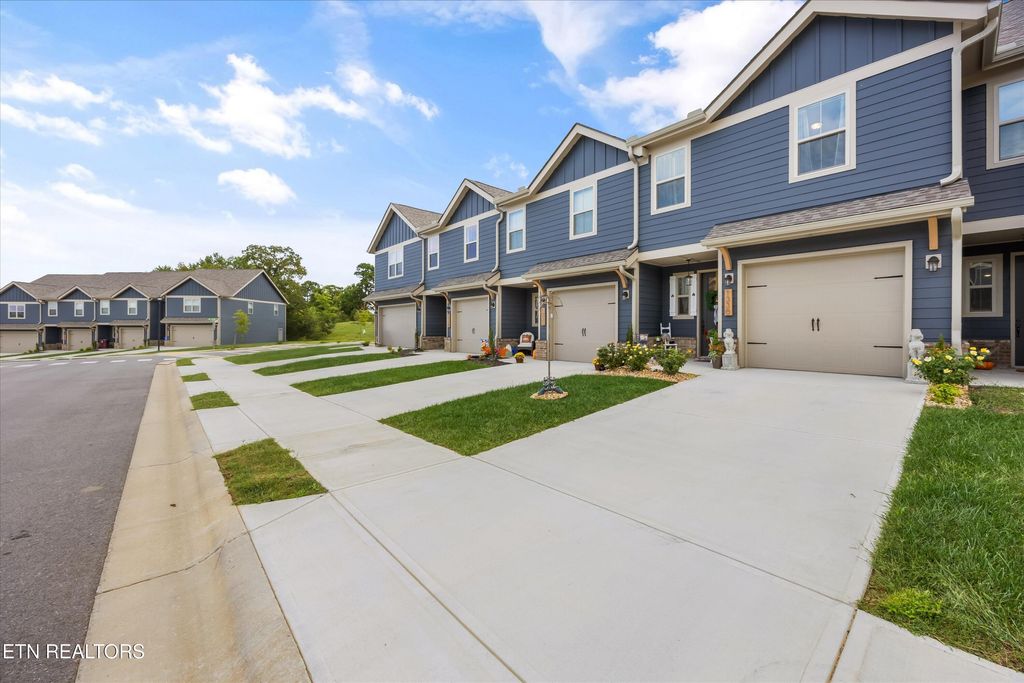 Photo of 1330 Mountain Quail Circle, Maryville, TN 37801 (MLS # 1328004)