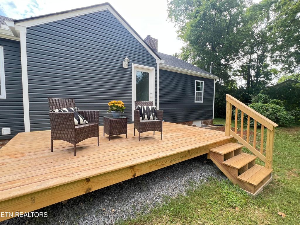 Photo of 105 Rose Ave, Alcoa, TN 37701 (MLS # 1309742)