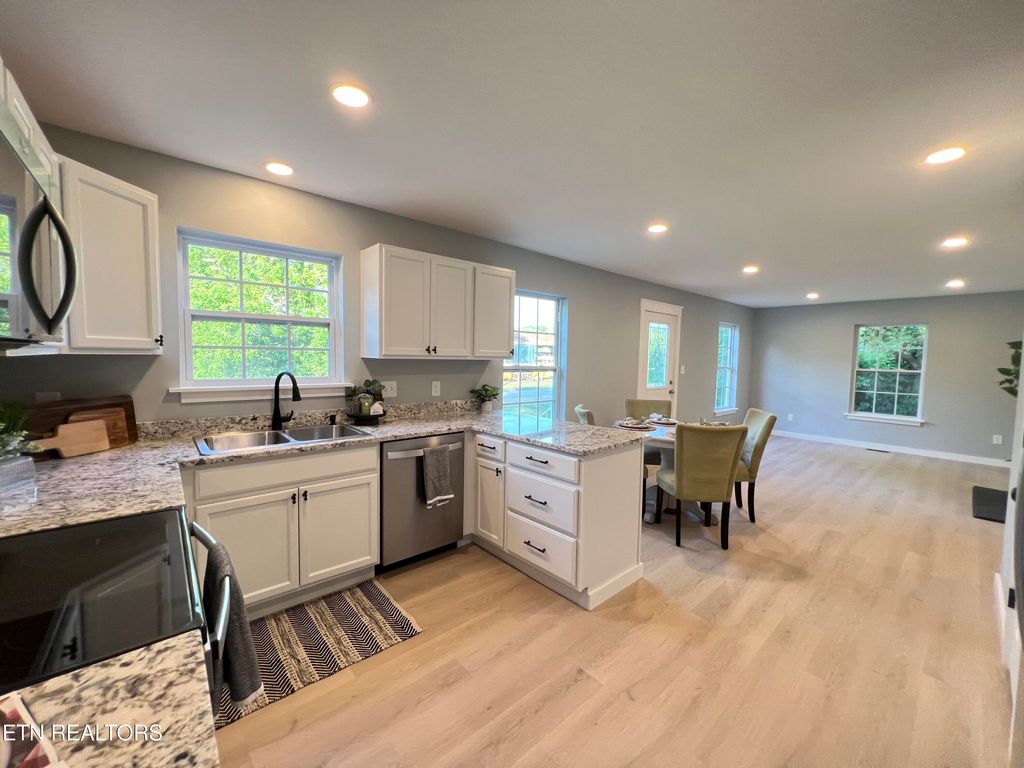 Photo of 105 Rose Ave, Alcoa, TN 37701 (MLS # 1309742)