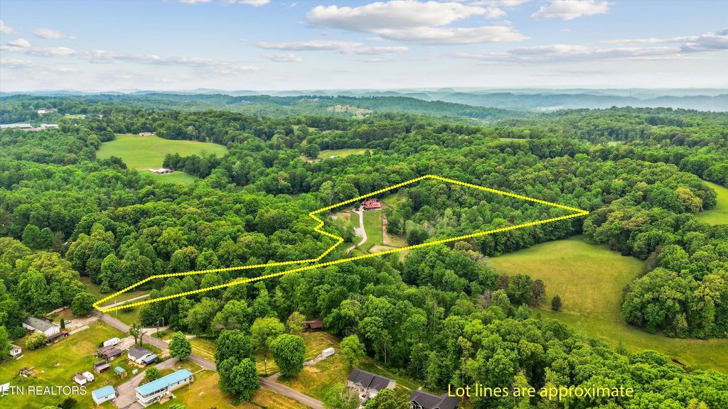 Photo of 299 Country Lane, Lenoir City, TN 37771 (MLS # 1338868)