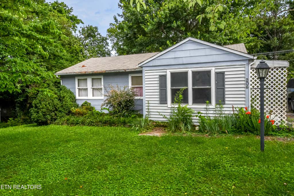 Photo of 206 Main Rd, Maryville, TN 37804 (MLS # 1345918)