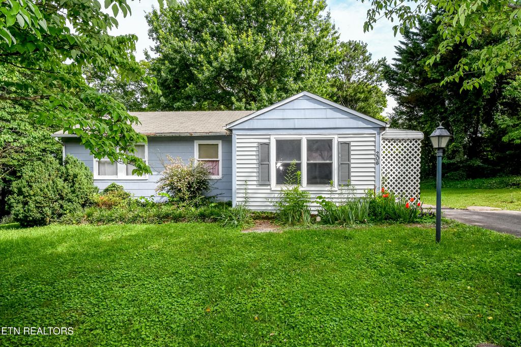 Photo of 206 Main Rd, Maryville, TN 37804 (MLS # 1345918)
