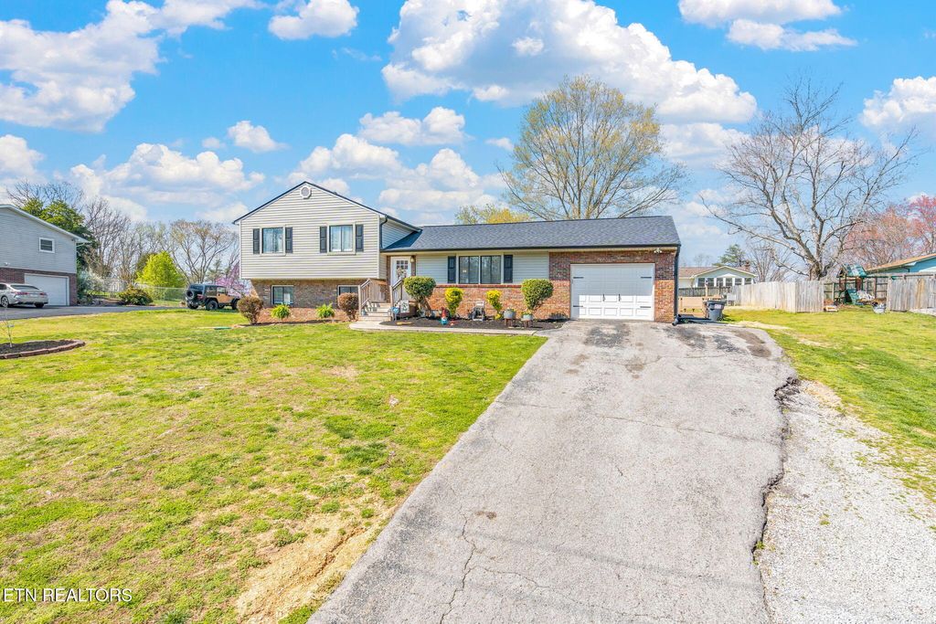 Photo of 211 Orchard Rd, Kingston, TN 37763 (MLS # 1294955)