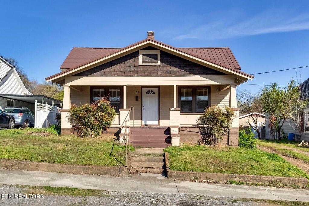 Photo of 403 W 5Th Ave, Lenoir City, TN 37771 (MLS # 1328506)