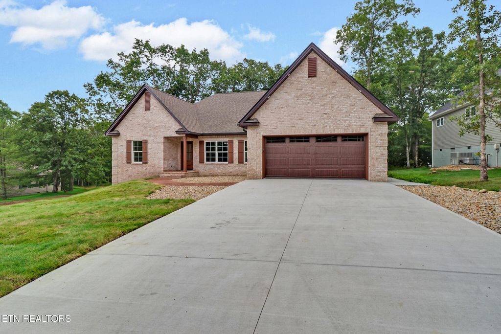 Photo of 630 Lakeview Drive, Crossville, TN 38558 (MLS # 1299079)