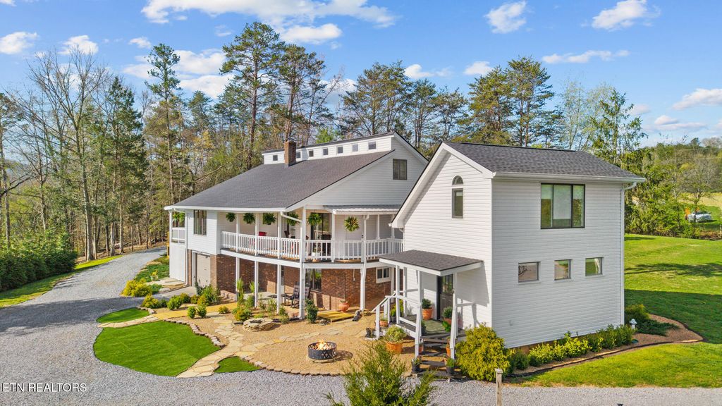 Photo of 1945 Valley Woods Drive, Sevierville, TN 37862 (MLS # 1335471)