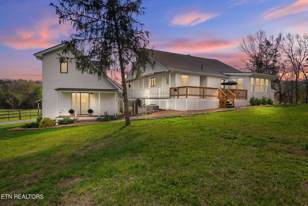 Photo of 1945 Valley Woods Drive, Sevierville, TN 37862 (MLS # 1335471)