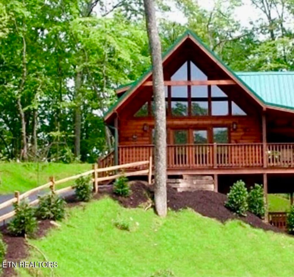 Photo of 933 High Mountain Way, Gatlinburg, TN 37738 (MLS # 1338071)