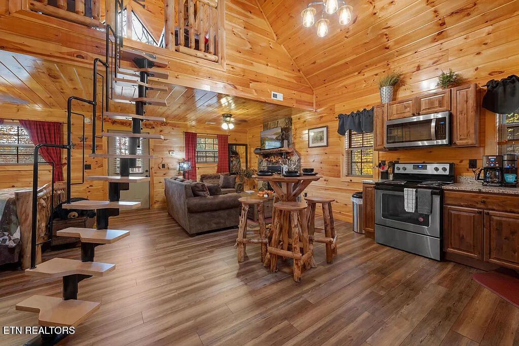 Photo of 1930 Kinfolks Ridge Way, Pigeon Forge, TN 37876 (MLS # 1336682)