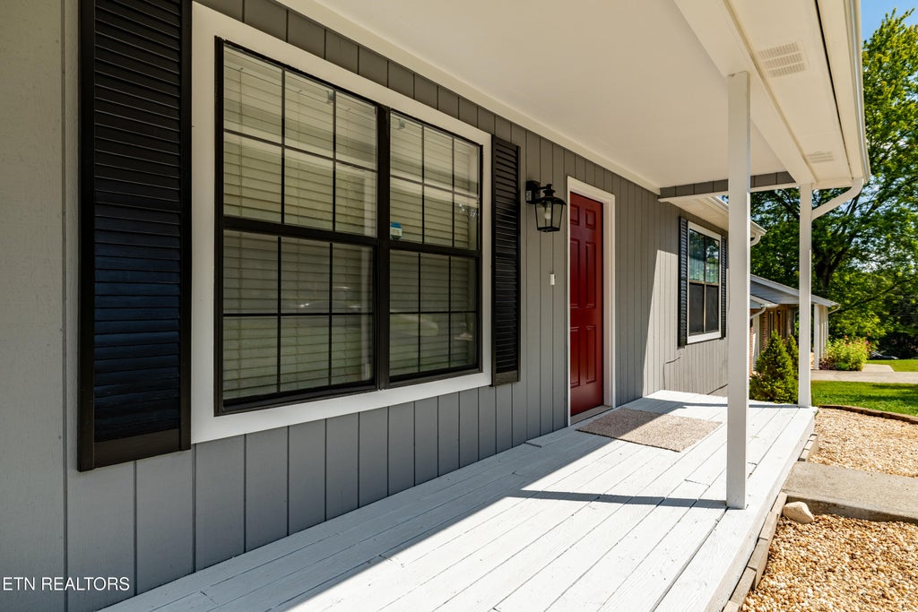 Photo of 2423 Chimney Ridge Rd, Knoxville, TN 37923 (MLS # 1354302)