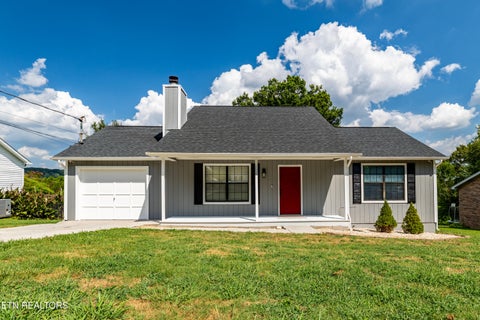 Photo of 2423 Chimney Ridge Rd, Knoxville, TN 37923 (MLS # 1354302)