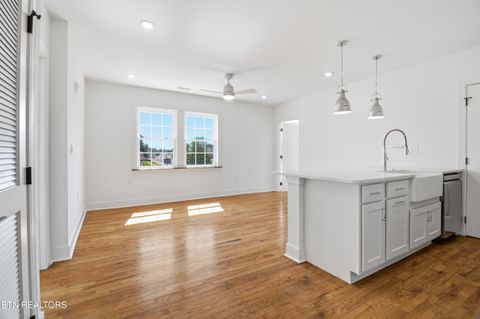 Photo of 2724 E Magnolia Ave #401, Knoxville, TN 37914 (MLS # 1337005)