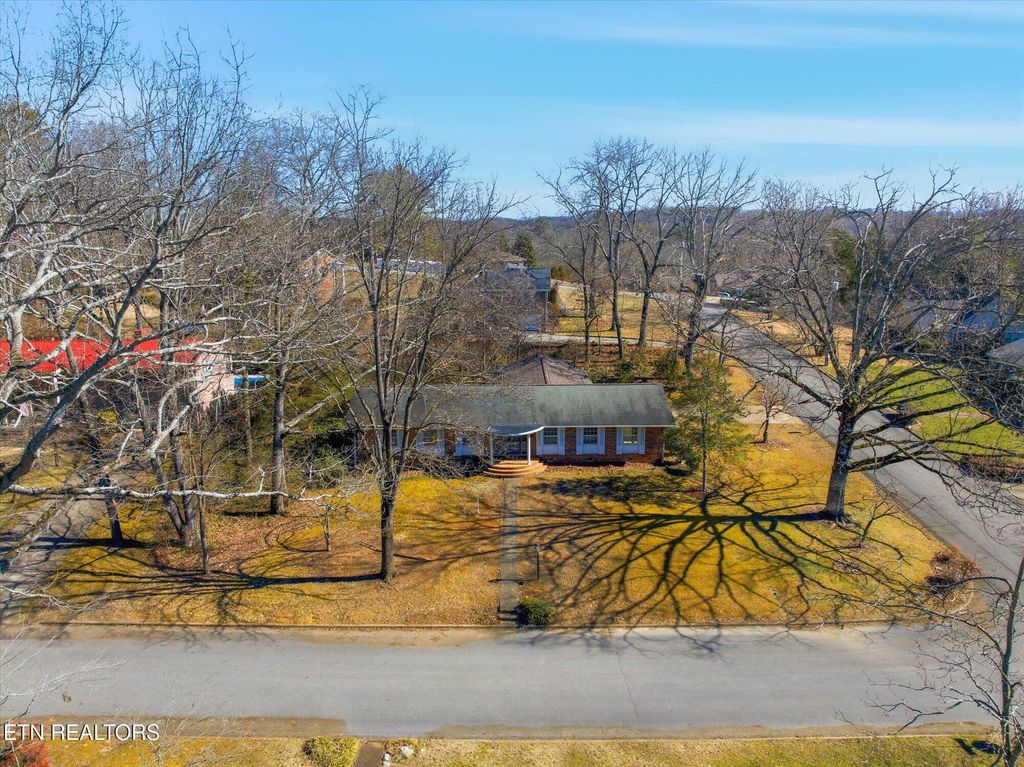 Photo of 823 Oakland Drive, Athens, TN 37303 (MLS # 1329037)