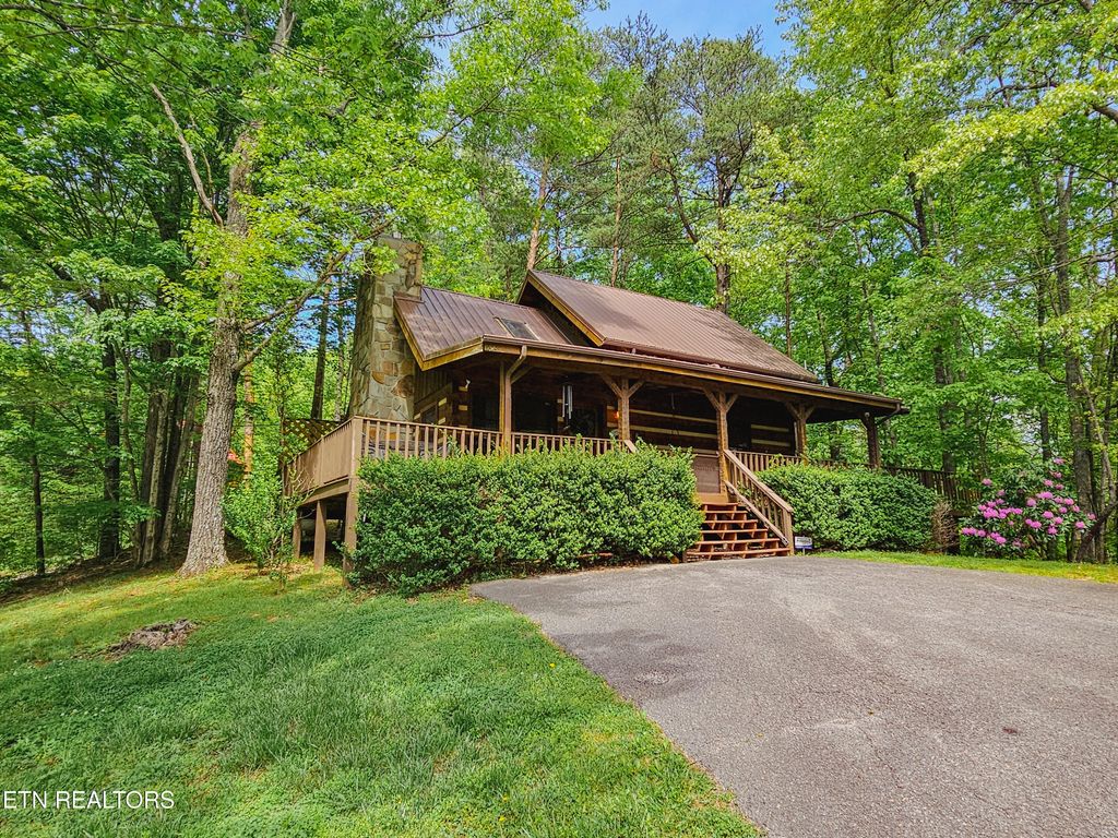 Photo of 1223 Ski View Lane, Sevierville, TN 37876 (MLS # 1299308)