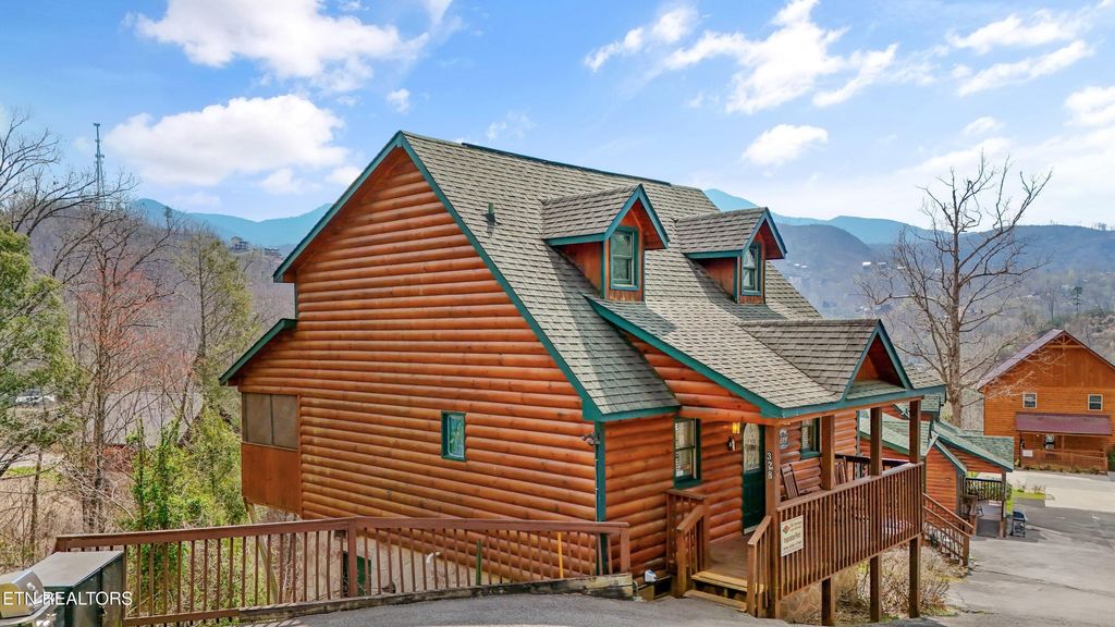 Photo of 328 Pinnacle Cottage Way #UNIT 3, Gatlinburg, TN 37738 (MLS # 1334551)