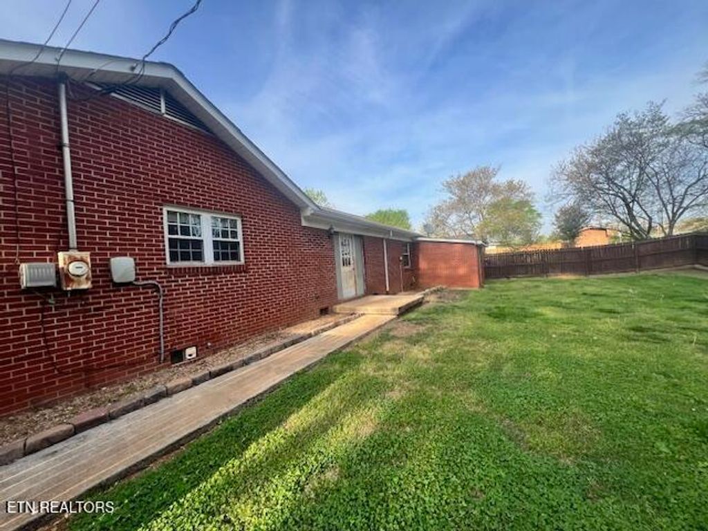 Photo of 915 Julianne Dr, Jefferson City, TN 37760 (MLS # 1338095)