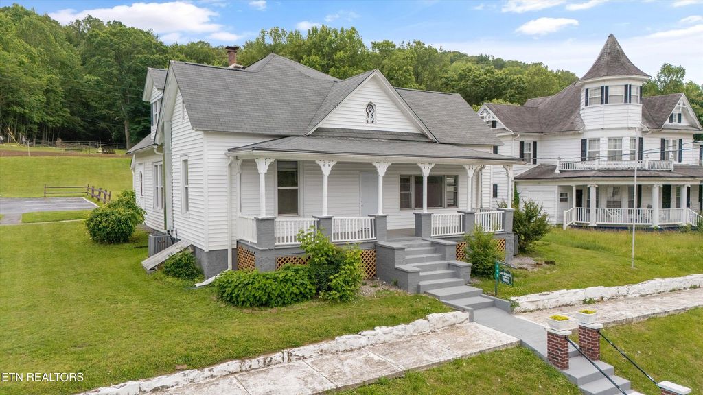 Photo of 313 W Spring St, Oliver Springs, TN 37840 (MLS # 1321660)