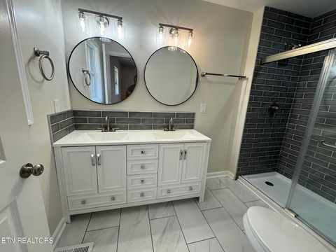 Tiny photo for 403 Hickory St, Clinton, TN 37716 (MLS # 1347942)
